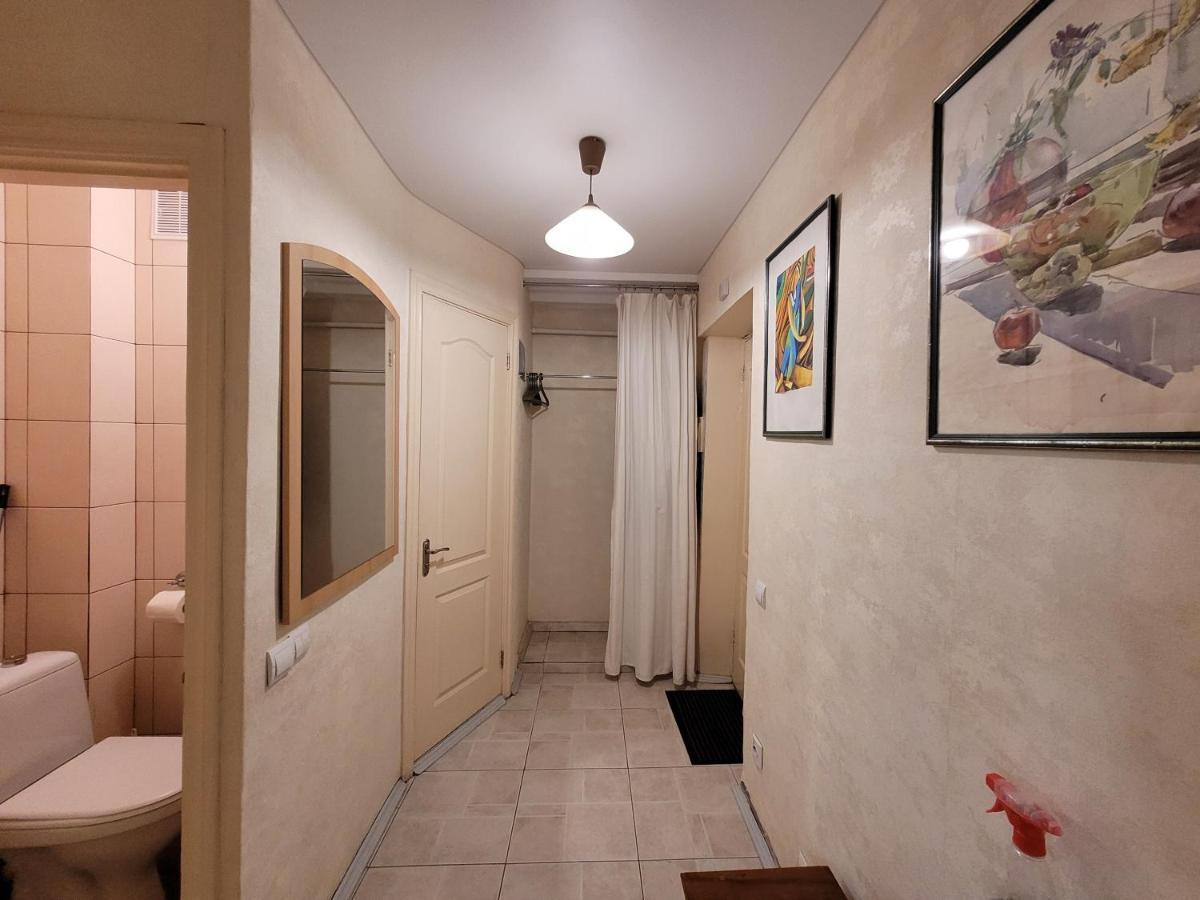 Sunflower Apartment Near Kiev Airport & Railway Station & Center City! Exterior foto