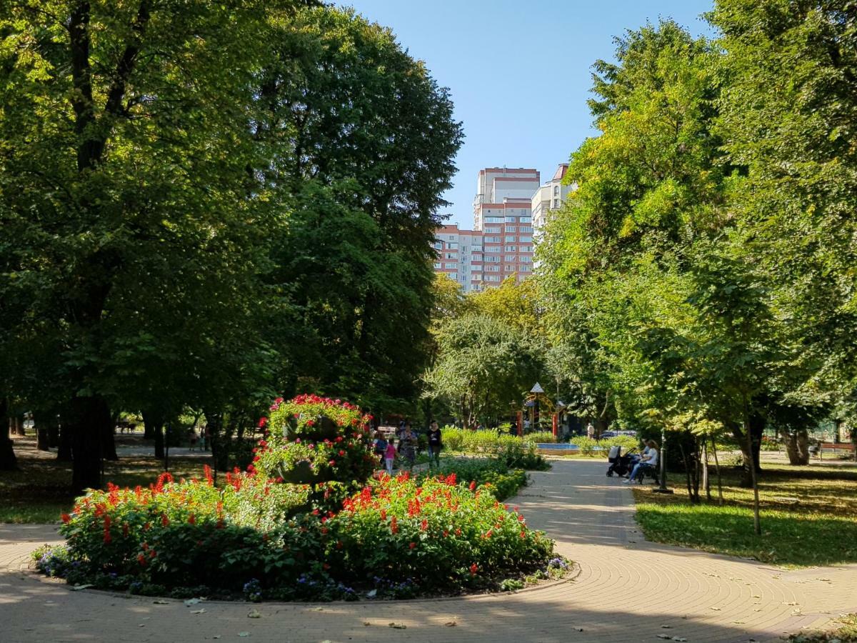 Sunflower Apartment Near Kiev Airport & Railway Station & Center City! Exterior foto